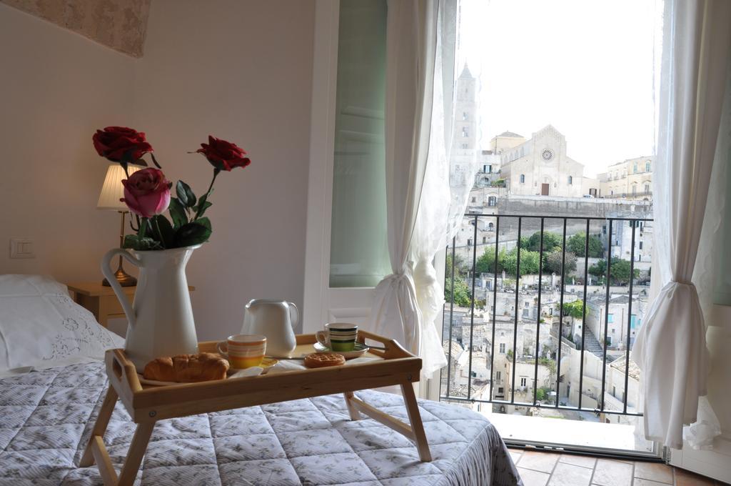 Roseus La Casa Vacanze Nei Sassi มาเตรา ภายนอก รูปภาพ
