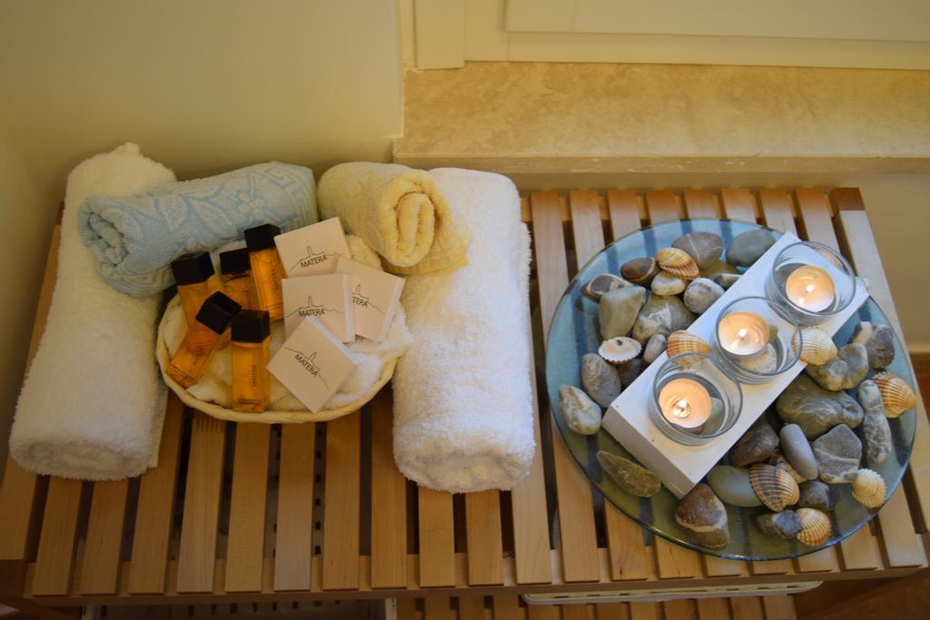 Roseus La Casa Vacanze Nei Sassi มาเตรา ภายนอก รูปภาพ